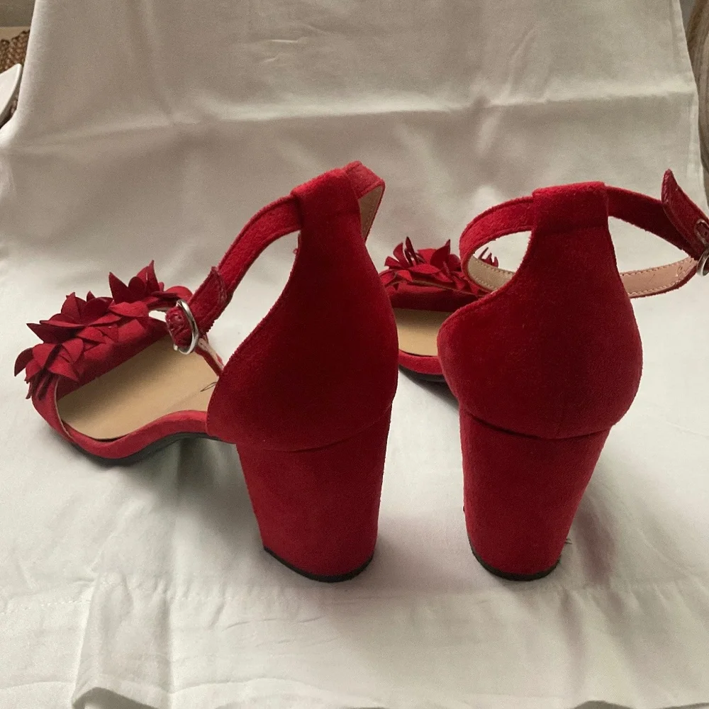 Sandals - Picture 2 of 4